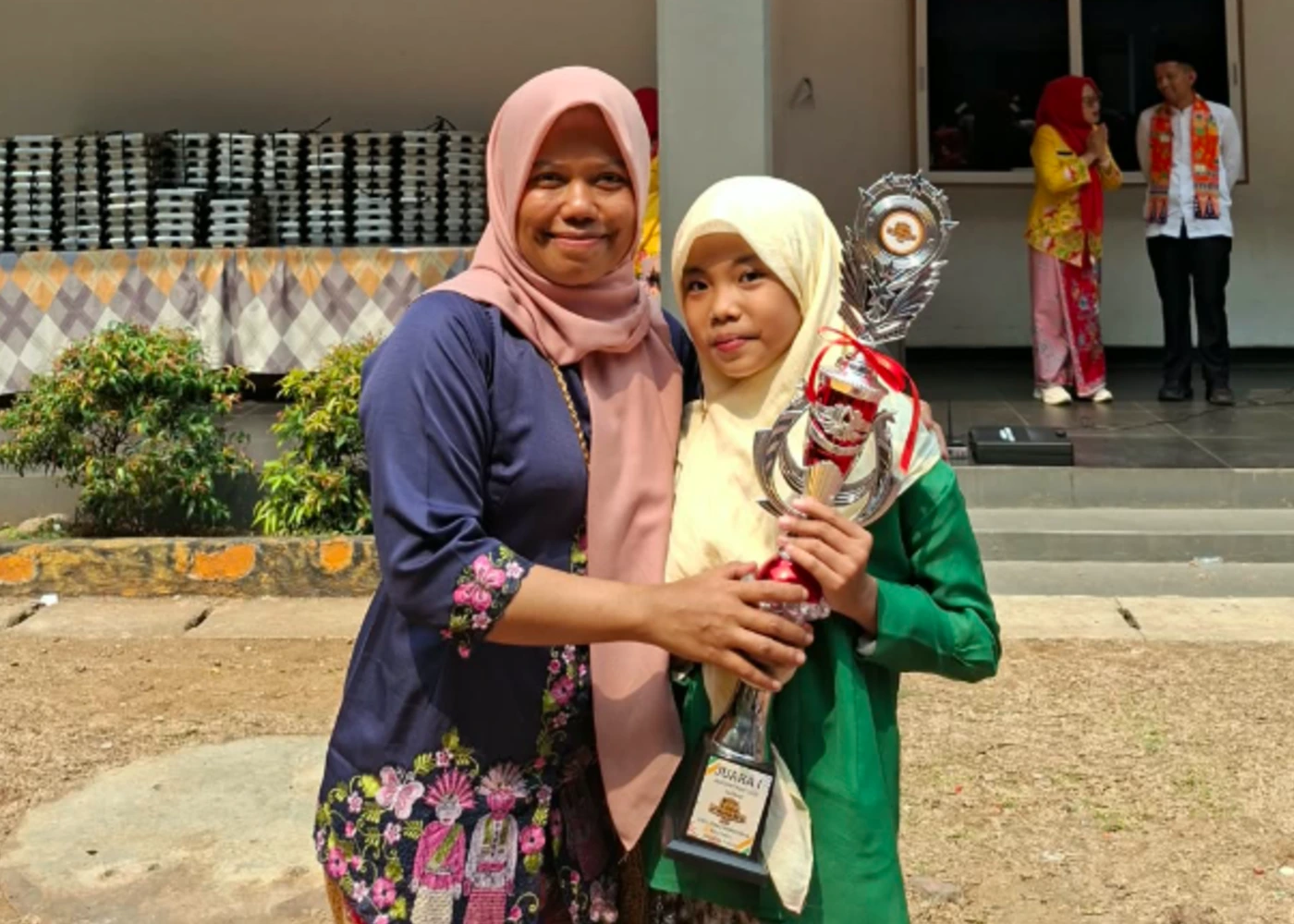 Juara 1 Lomba Menyanyi Lagu Daerah pada Festival Tunas Bahasa Ibu (FTBI) Tingkat Kota Jakarta Pusat 1