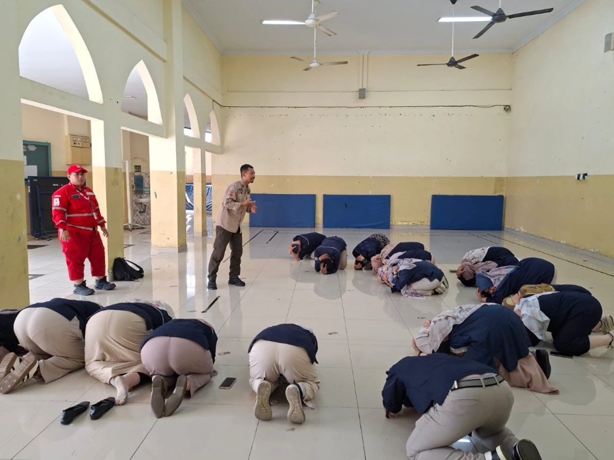 Simulasi yang dilakukan oleh guru